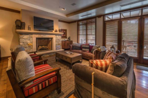 Great Bear Lodge 306 by East West Hospitality